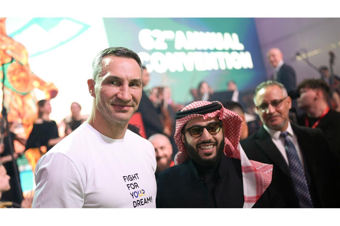 Turki al-Sheikh (r), saudi-arabischer Geschäftsmann, und der frühere Boxweltmeister Wladimir Klitschko