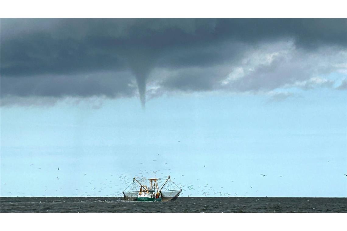 Über einen Strand auf Borkum soll ein Tornado gezogen sein.