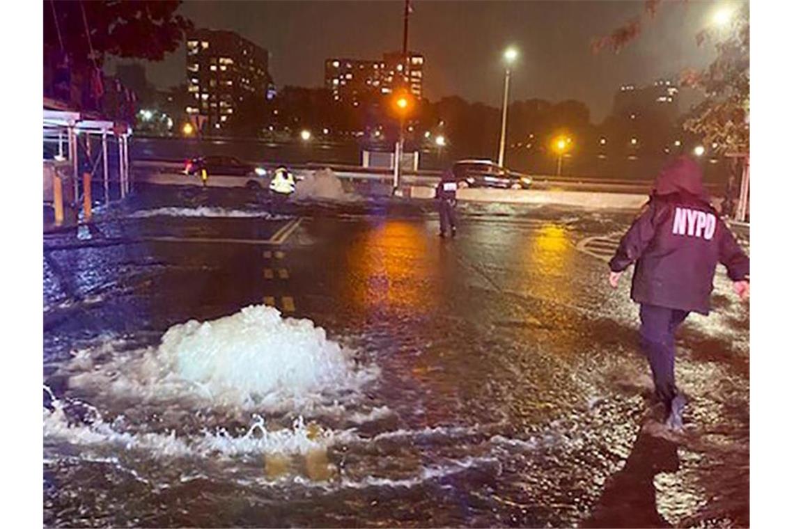 Dutzende Tote nach Hurrikan „Ida“ und Starkregen in den USA Überschwemmungen auf der New Yorker Upper East Side. Foto: -/New York City Police Department/AP/dpa