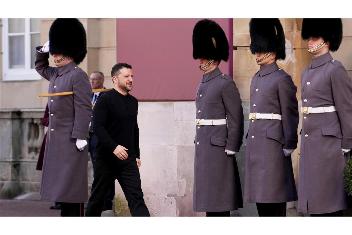 Ukraine-Sondergipfel in London: Der ukrainische Präsident Selenskyj trifft am Lancaster House ein.