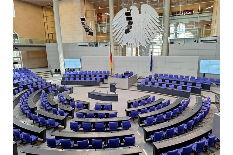 Um 12:00 Uhr beginnt die Debatte.