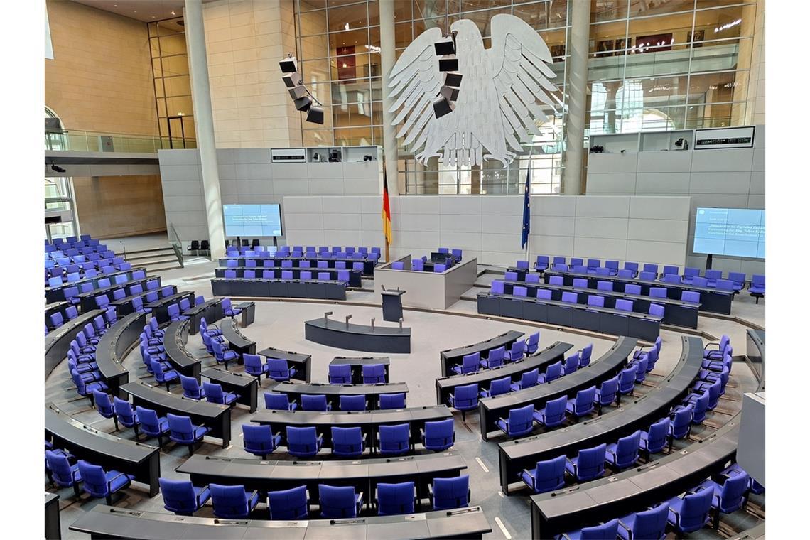 Um 12:00 Uhr beginnt die Debatte.