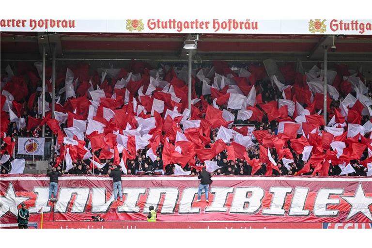 Unbekannte hatten im April vor Öffnung der Stadiontore im Heimspiel gegen RB Leipzig Flüssigkeit im Gästeblock ausgeschüttet. (Archivbild)