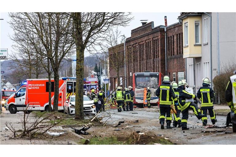 Unfall in Hemer: Den Rettungskräften zeigte sich ein Trümmerfeld.