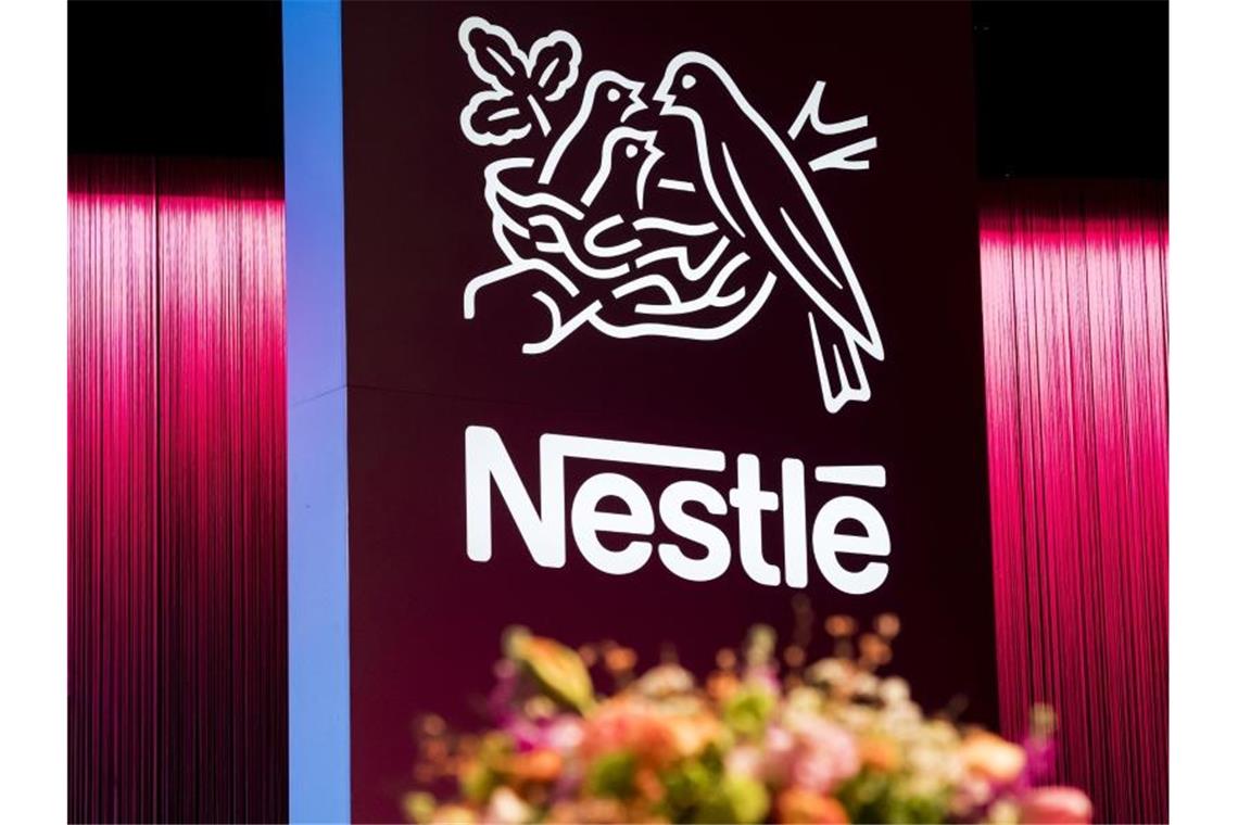 Nestlé mit unerwartet starkem Wachstum - Unter dem Strich erzielte der Nahrungsmittelkonzern Nesté einen Gewinn von 16,9 Milliarden Franken. Foto: Jean-Christophe Bott/KEYSTONE/dpa