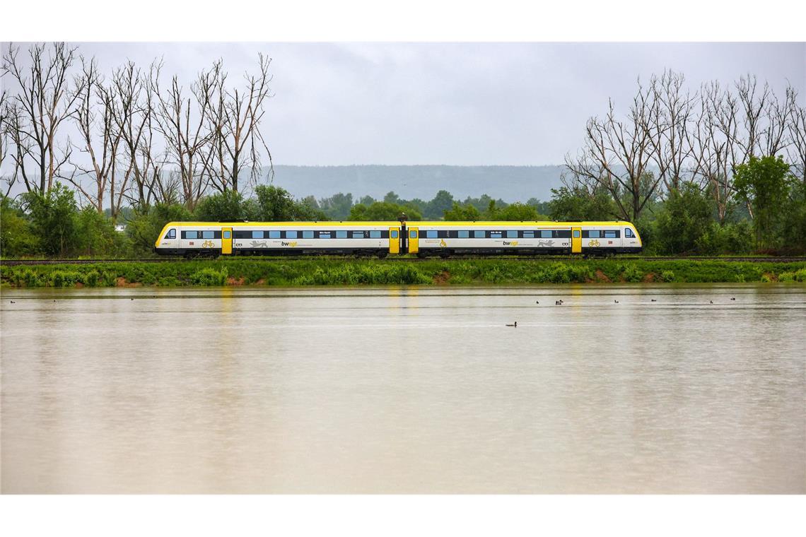 Unwetter haben den Bahnverkehr im Juni stark beeinträchtigt.