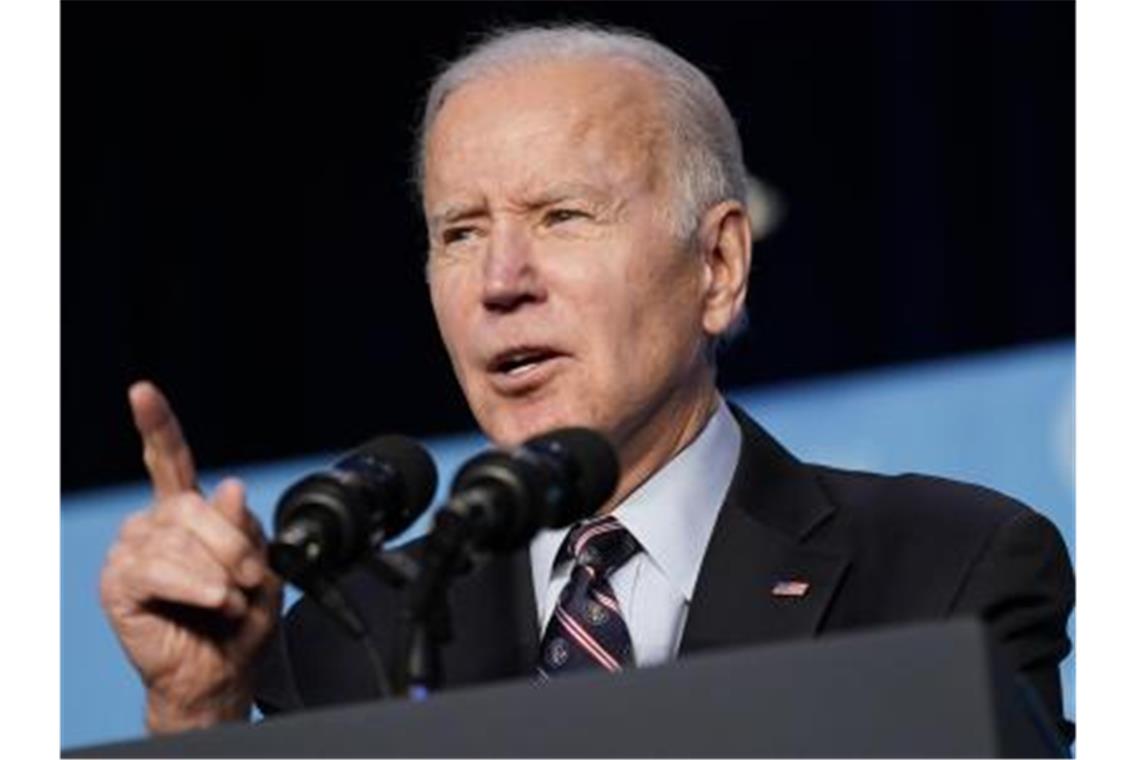 US-Medien: USA wollen höhere Zölle gegen Russland US-Präsident Biden will Russland gemeinsam mit den G7-Ländern und der EU weiter wirtschaftlich isolieren. Foto: Patrick Semansky/AP/dpa