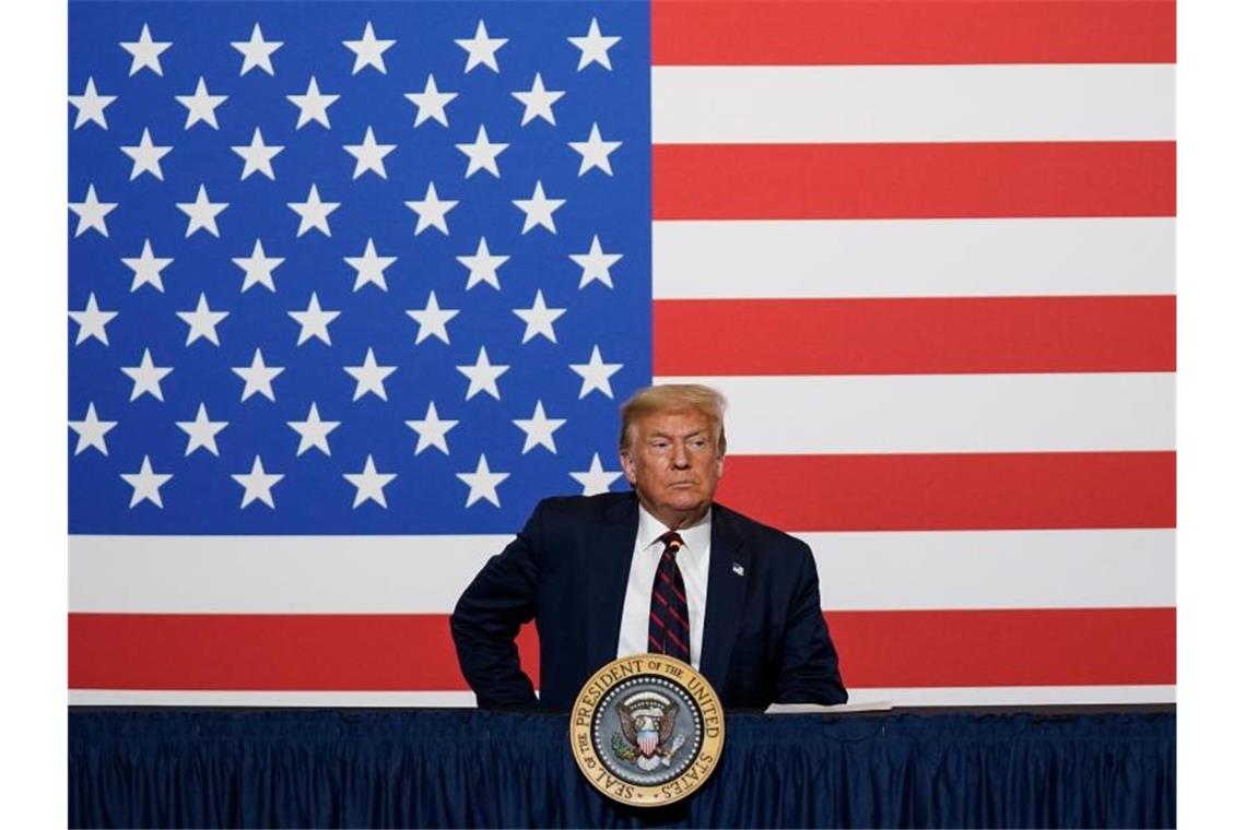 Trump nach Wahl-Vorstoß: „Will keine Verschiebung“ US-Präsident Donald Trump liegt in Wählerumfragen derzeit deutlich hinter Joe Biden. Foto: Evan Vucci/AP/dpa