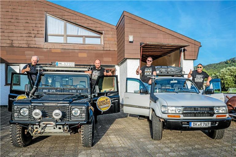 Uwe Kähnemund, Jonas Oppenländer, Chris Burkhardt und Ralf Oppenländer (von links) treibt die Abenteuerlust auf den afrikanischen Kontinent. Sie verbinden ihre Rallye aber auch mit einem karitativen Zweck. Fotos: Stefan Bossow