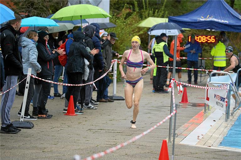 Valerie Moser trotzte im Vorjahr dem miserablen Wetter und will ihren Sieg beim Citytriathlon am Sonntag wiederholen. Foto: Alexander Becher