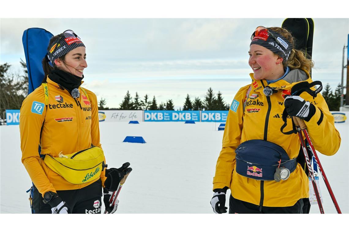 Vanessa Voigt (l) und Selina Grotian: Die Freundinnen freuen sich auf das erste Heimrennen in Oberhof.