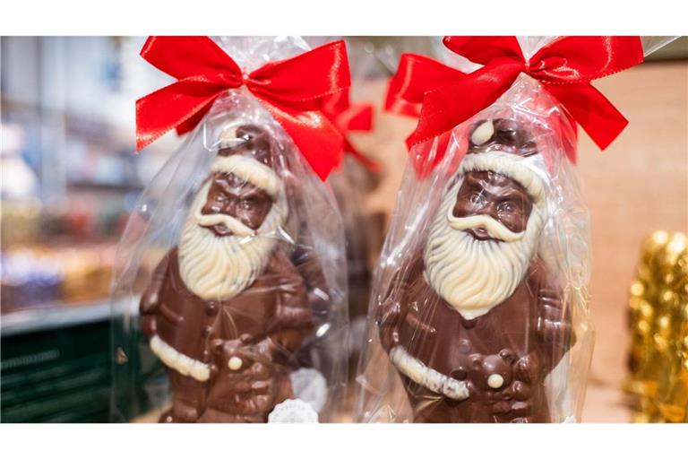 Verbraucherinnen und Verbraucher müssen für Schokoladenweihnachtsmänner mehr Zahlen als vor einem Jahr.