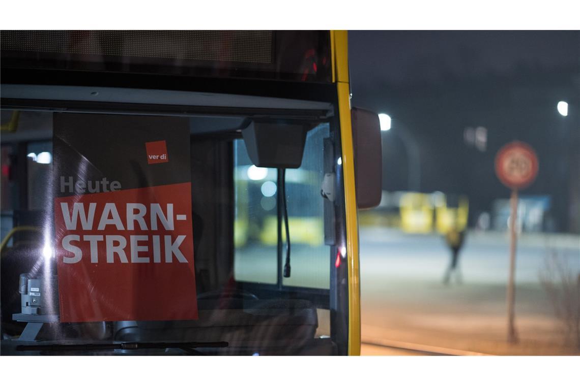 Verdi ruft die Beschäftigten im privaten Omnibusgewerbe erneut zu Warnstreiks auf. In Baden-Württemberg dürfte es daher zu Einschränkungen bei den Bussen kommen. (Symbolfoto)