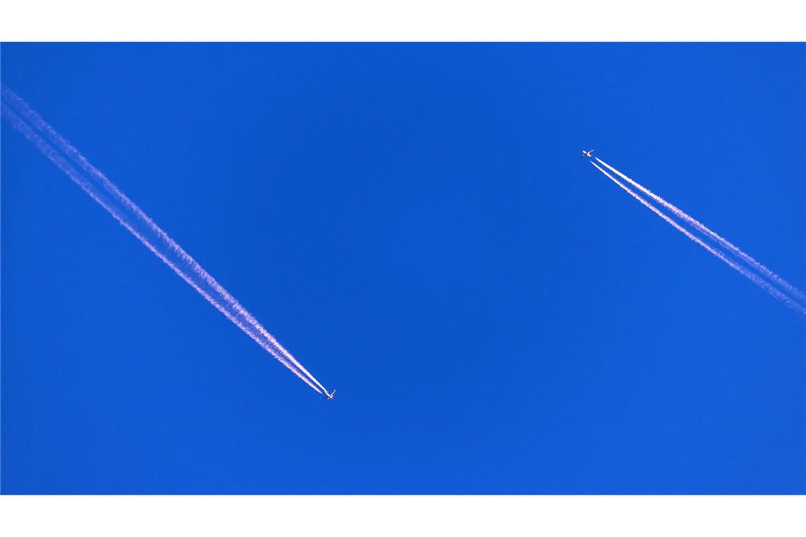 Verkehrsflugzeuge halten sich an bestimmte Luftrouten. (Archivfoto)