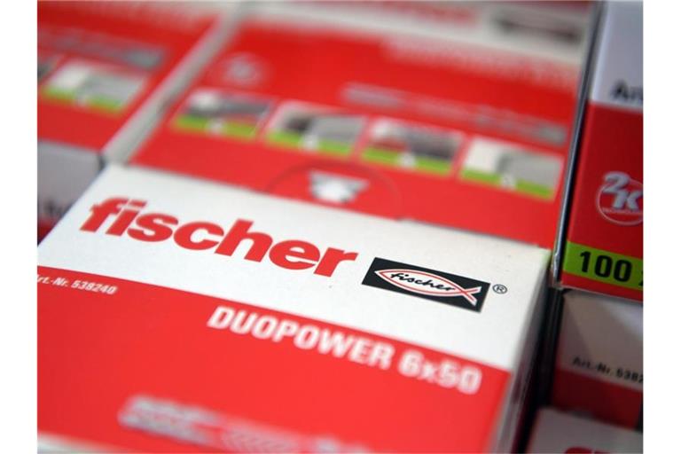 Verpackte Duopower Dübel der Unternehmensgruppe fischer. Foto: Uli Deck/dpa/Archivbild