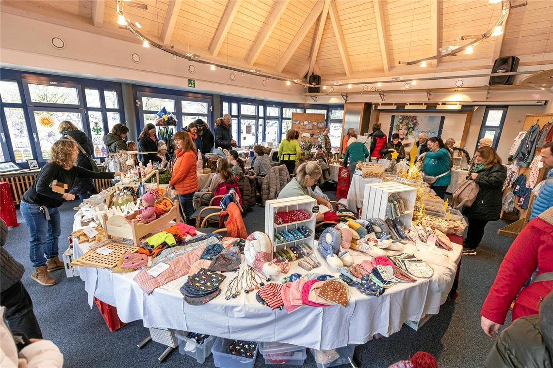 Viel los war bei den Hobbykünstlern in Althütte. Foto: Dietmar van der Linden