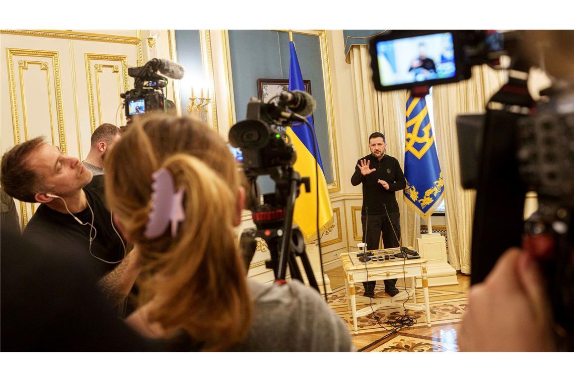 Trump schließt Nato-Beitritt der Ukraine aus Viel wurde über ein zukünftiges Rohstoff-Abkommen zwischen den USA und der Ukraine spekuliert, doch geht es Selenskyj zufolge erst einmal nur um ein Rahmenabkommen.