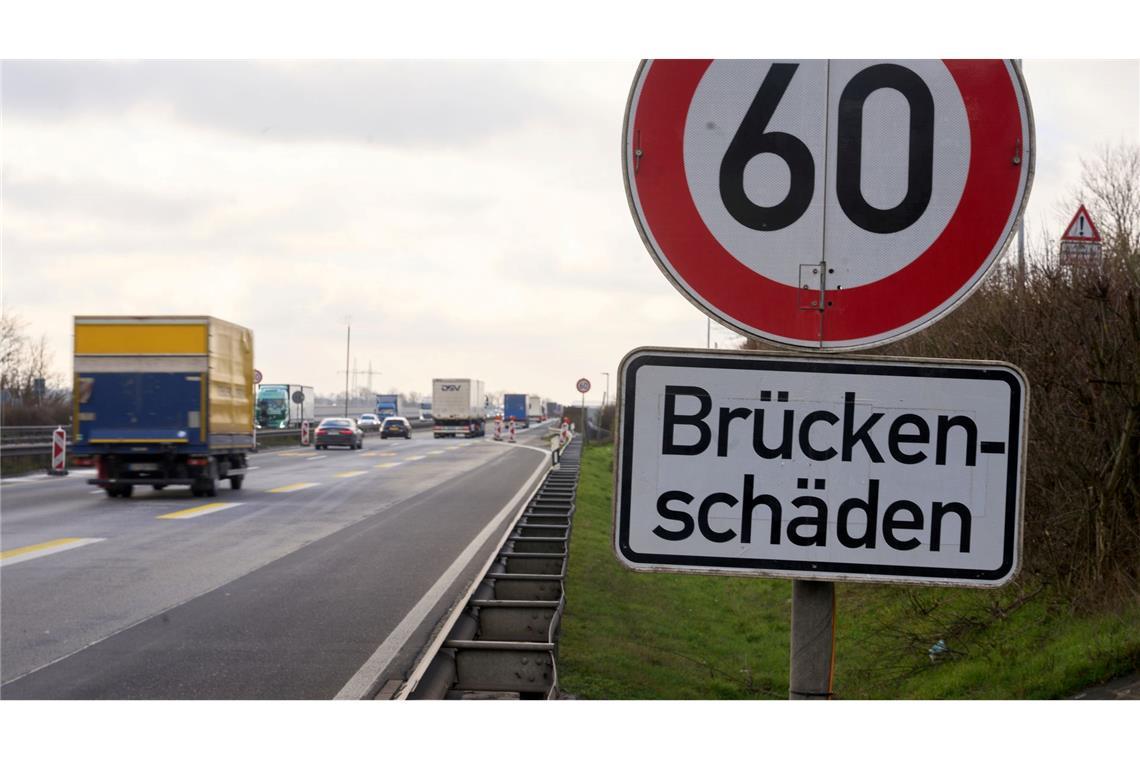 Viele Autobahnbrücken sind in die Jahre gekommen.