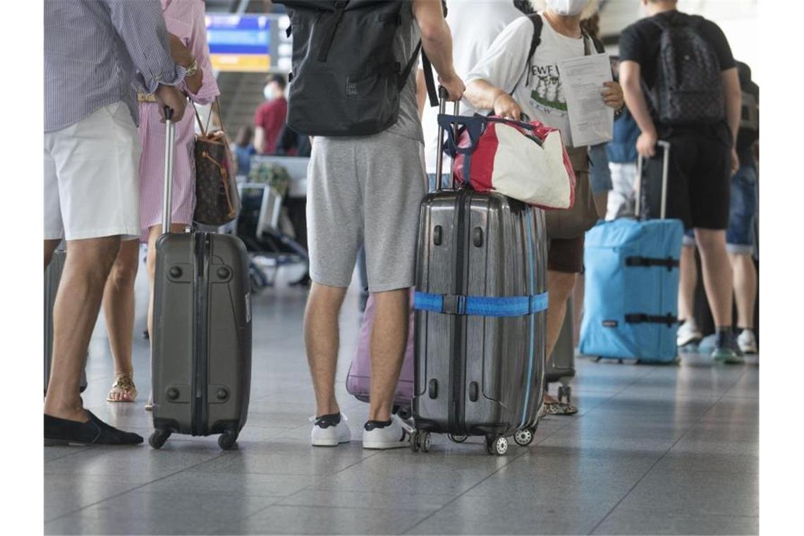 Sehnsucht nach Urlaub - Reiselust gestiegen Viele Deutsche haben Lust auf Urlaub. Foto: Frank Rumpenhorst/dpa