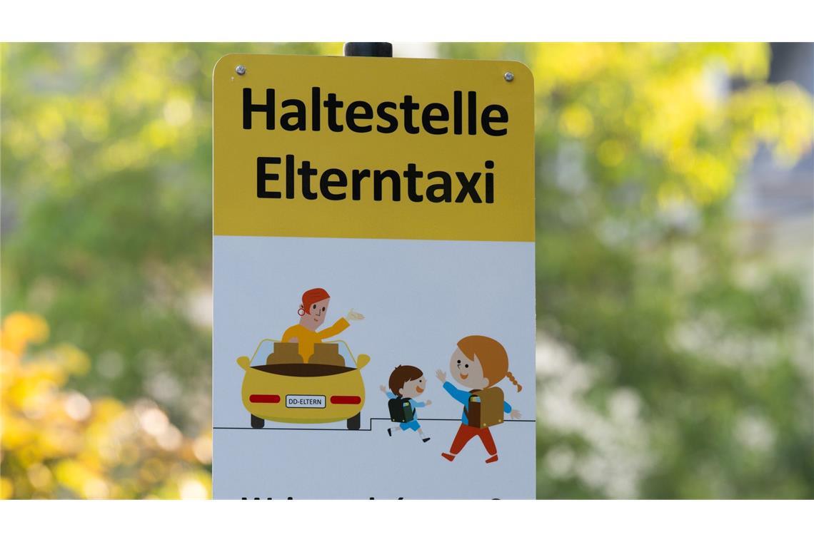 Viele Eltern fürchten, dass durch "Eltern-Taxis" zusätzliche Unfallgefahr für Schüler entsteht.