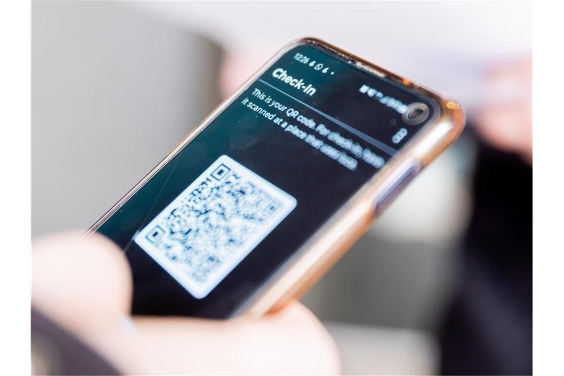 Ermittler griffen unrechtmäßig auf Luca-App-Daten zu Viele Gastronomiebetriebe nutzen die Luca-App zur Corona-Nachverfolgung. Foto: Christoph Soeder/dpa