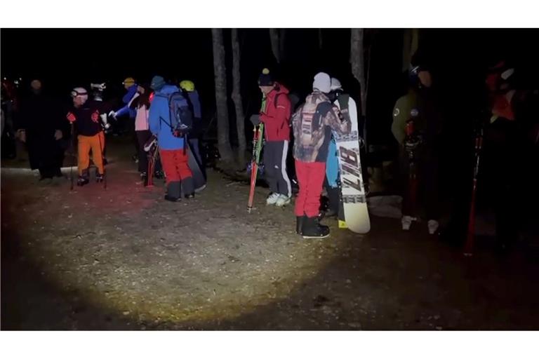 Viele Menschen hängen wetterbedingt auf Bergstationen der italienischen Alpen fest.