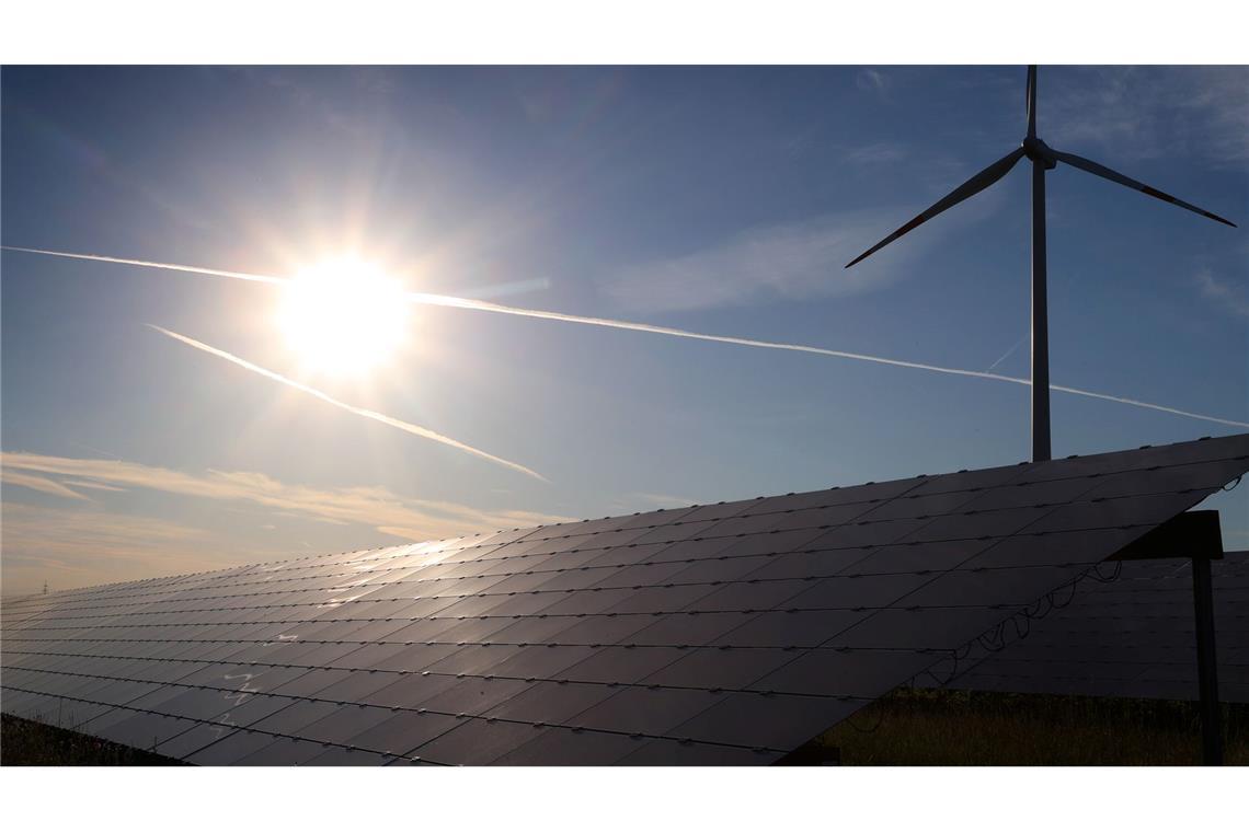 Viele Unternehmen wollen in erneuerbare Energien investieren (Symbolbild)