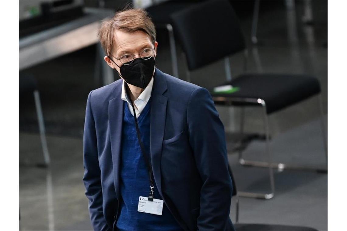 Corona-Lockerungen zum Frühling - mit Absicherungen „Virus verschwindet nicht von heute auf morgen“: Gesundheitsminister Karl Lauterbach. Foto: Britta Pedersen/dpa