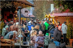 Volle Buden bei der Mühlenweihnacht an der Glattenzainbachmühle im vergangenen Jahr. Archivfoto: Stefan Bossow