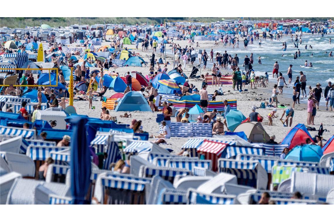 Volle Strände in Binz auf Rügen