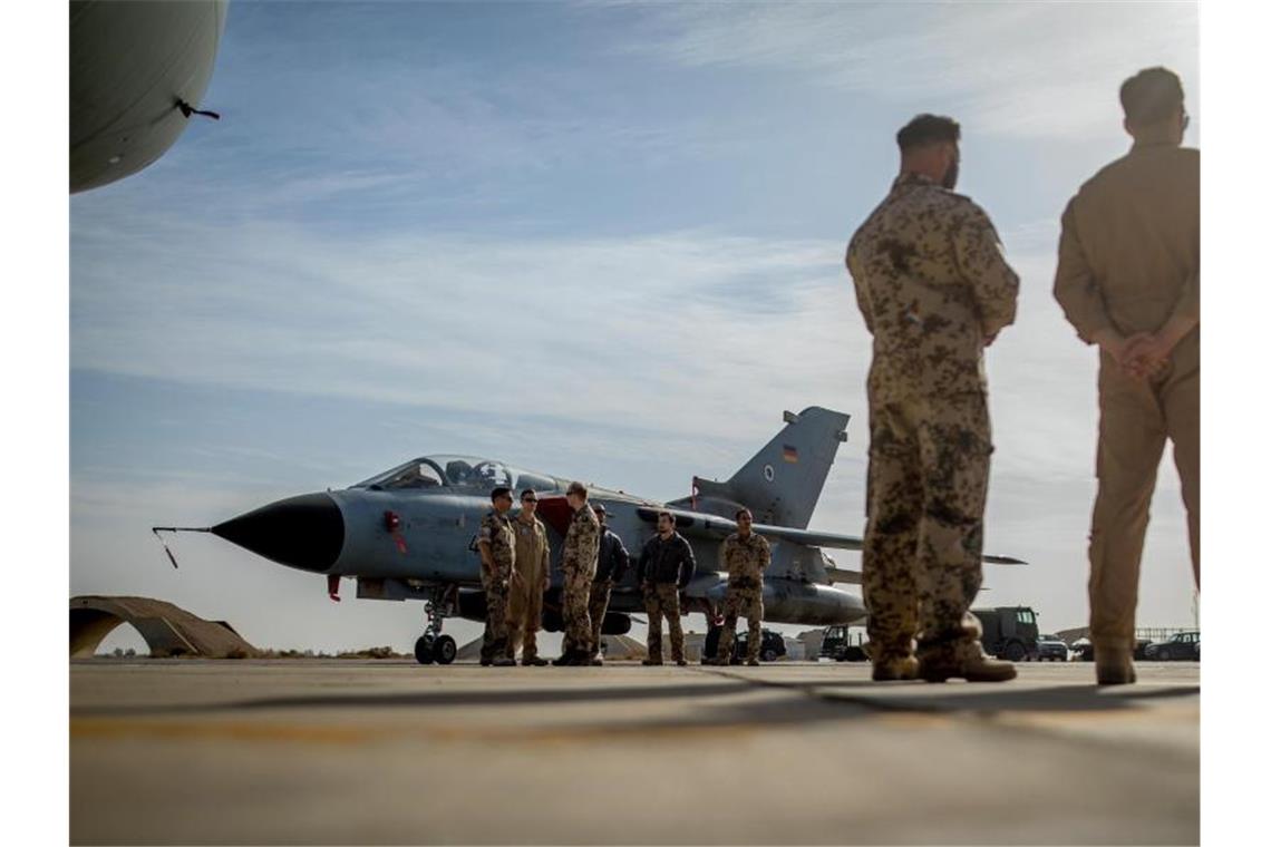 Wehrbeauftragter Bartels: Kein „Weiter so“ in der Sahelzone Vom Luftwaffenstützpunkt Al-Asrak in Jordanien starten Tornado-Aufklärungsflugzeuge während der Mission „Counter Daesh“ in Richtung Syrien. Foto: Michael Kappeler/dpa pool/dpa/Archiv
