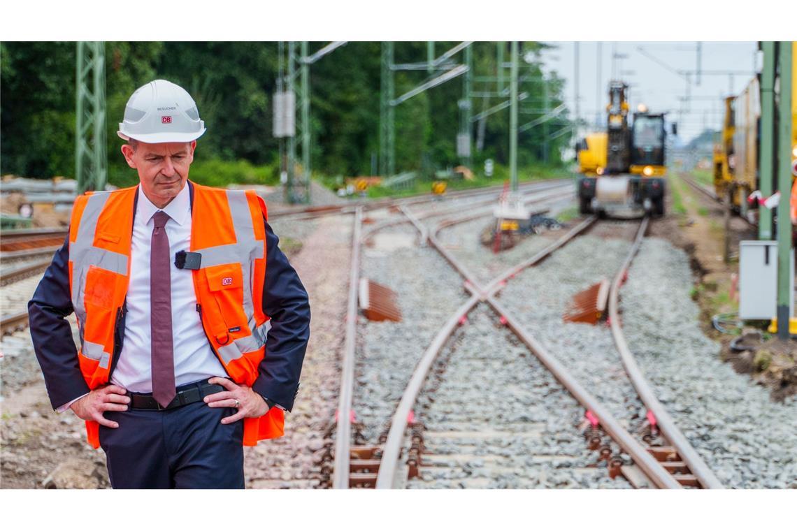 Vom Stand der Bauarbeiten machte sich auch Bundesverkehrsminister Volker Wissing (FDP) ein Bild.