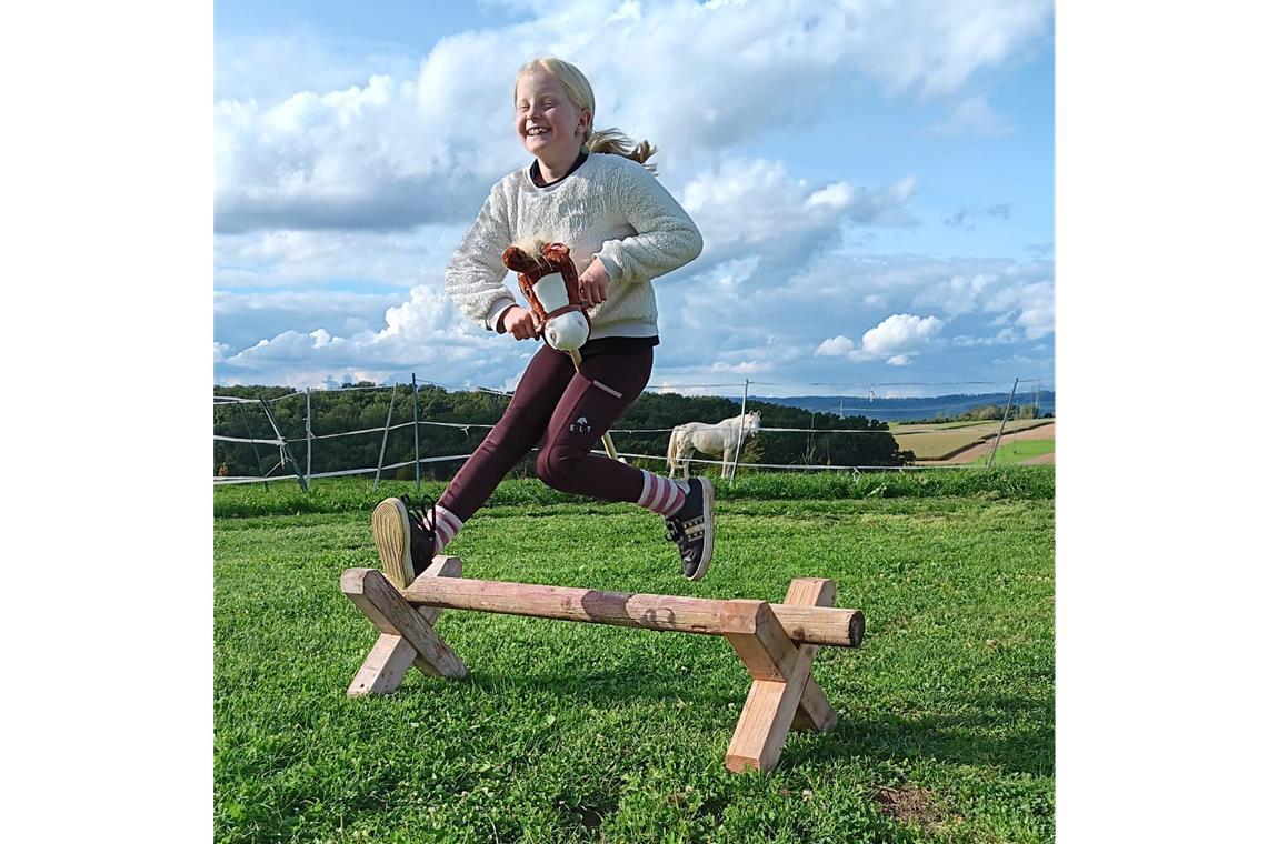 Vor allem geht es beim Hobby Horsing um den Spaß – den haben die Kinder bei Tanjas Pferdeparadies auf jeden Fall. Foto: privat