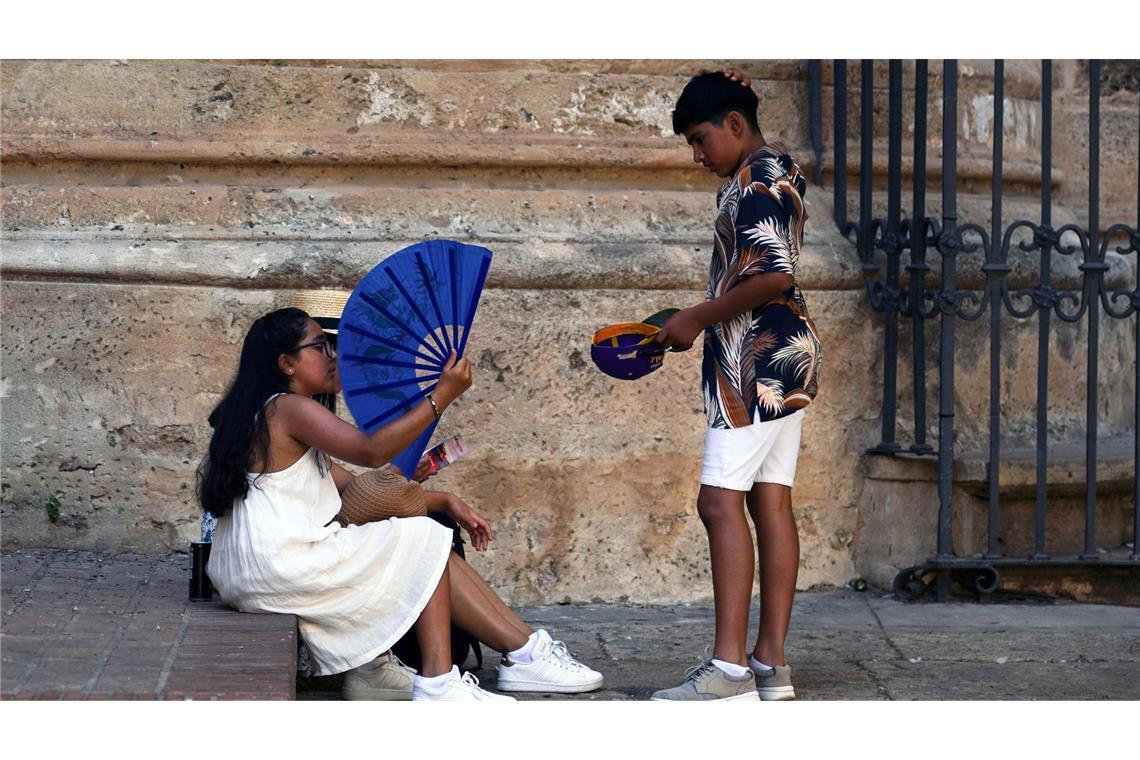 Vor allem in Andalusien im Süden Spaniens steigen die Temperaturen oft auf mehr als 40 Grad. Und auch die Nächte sind mit mehr als 20 Grad tropisch heiß.