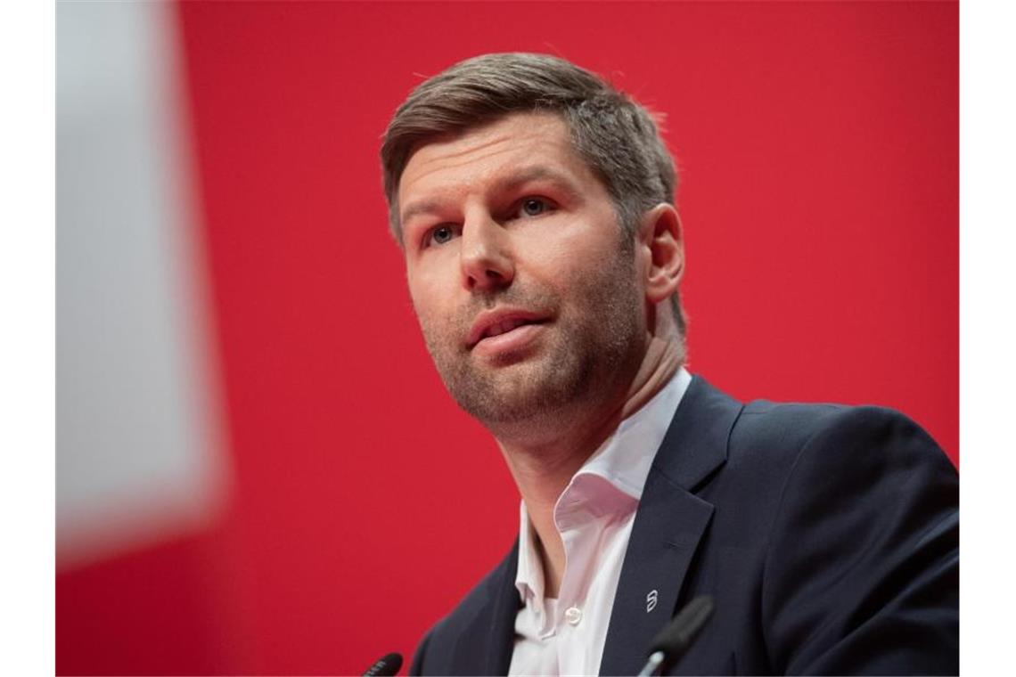 VfB Stuttgart denkt über weitere Neuzugänge nach Vorstandsvorsitzender des VfB Stuttgart, Thomas Hitzlsperger. Foto: Tom Weller/dpa/Archivbild