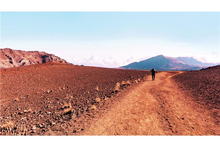 Vulkanasche und löchrige Gesteinslava absorbieren Geräusche extrem. Daher ist es  auf dem  Haleakala-Vulkan auf der  Insel Maui, Hawaii, ganz besonders leise.