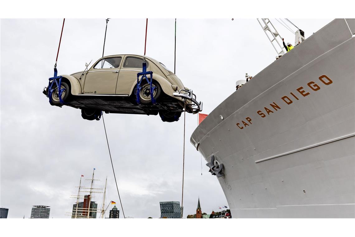 VW Käfer an Bord: Cap San Diego startet neue Ausstellung