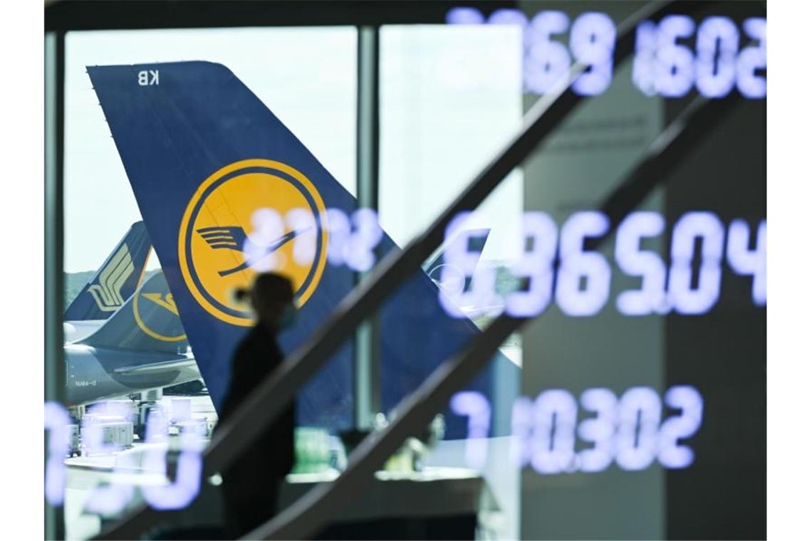 Branche erwartet deutlich mehr Flüge im nächsten Jahr Während das Frachtgeschäft boomt, hat der Passagierverkehr aus Branchensicht noch viel Luft nach oben. Foto: Arne Dedert/dpa
