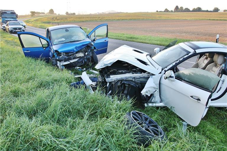 Während der Unfallaufnahme musste die Fahrbahn komplett gesperrt werden. Foto: Kevin Lermer/7aktuell.de