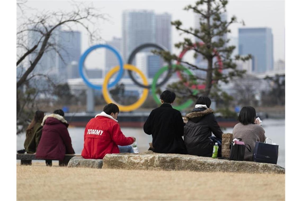 Die Hälfte der Deutschen gegen Olympia-Austragung in Tokio Während in Deutschland die Hälfte der Menschen eine Austragung der Spiele ablehnt, findet sich in Japan soger eine Mehrheit die dagegen ist. Foto: Hiro Komae/AP/dpa