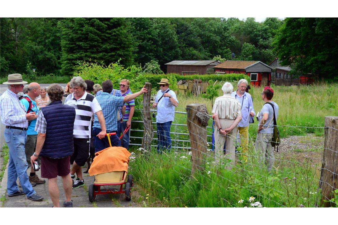 Wandern mit Bier und Bollerwagen: Für viele gehört das am 1. Mai dazu.