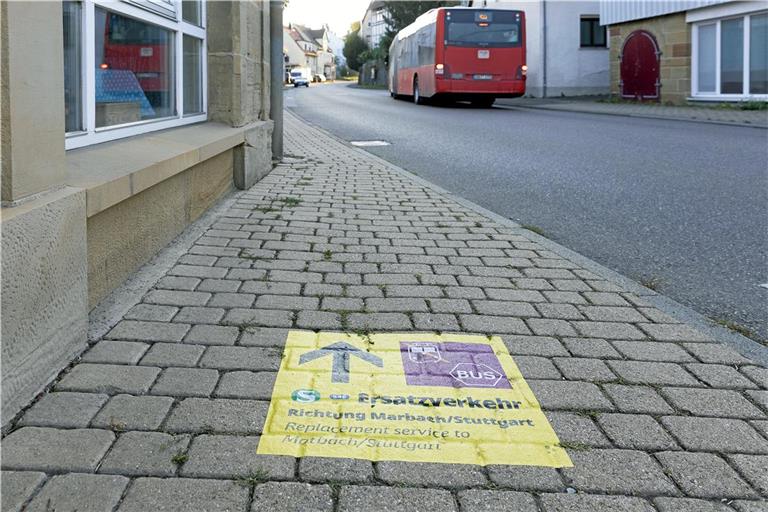 Wann ist Schluss mit dem Schienenersatzverkehr? Offiziell endet der Auftrag der Busunternehmen am 14. Dezember, eine Fortsetzung ist aber keineswegs ausgeschlossen. Foto: Jörg Fiedler