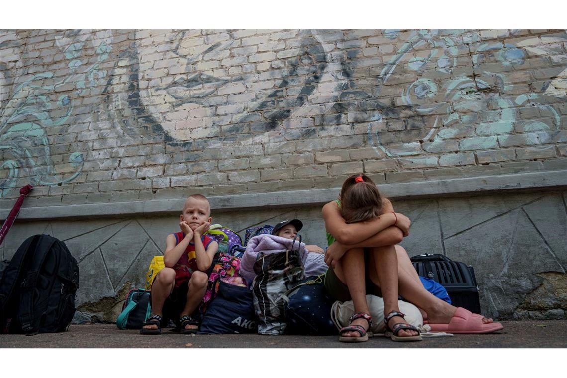 Warten auf die Evakuierung - Menschen in Pokrowsk, Ukraine