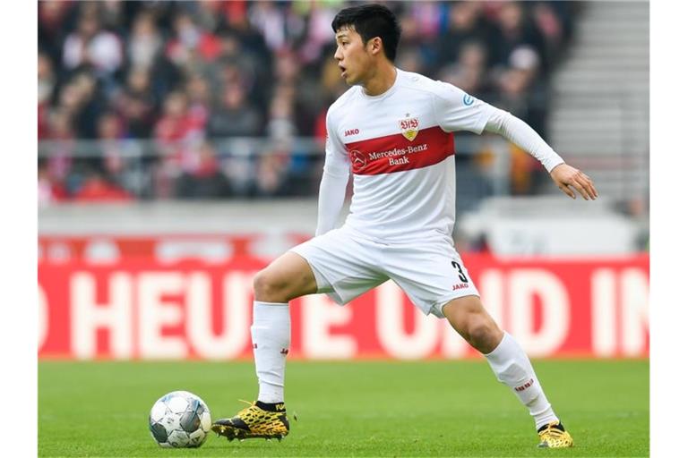 Wataru Endo vom VfB Stuttgart während eines Spiels. Foto: Tom Weller/dpa/Archivbild