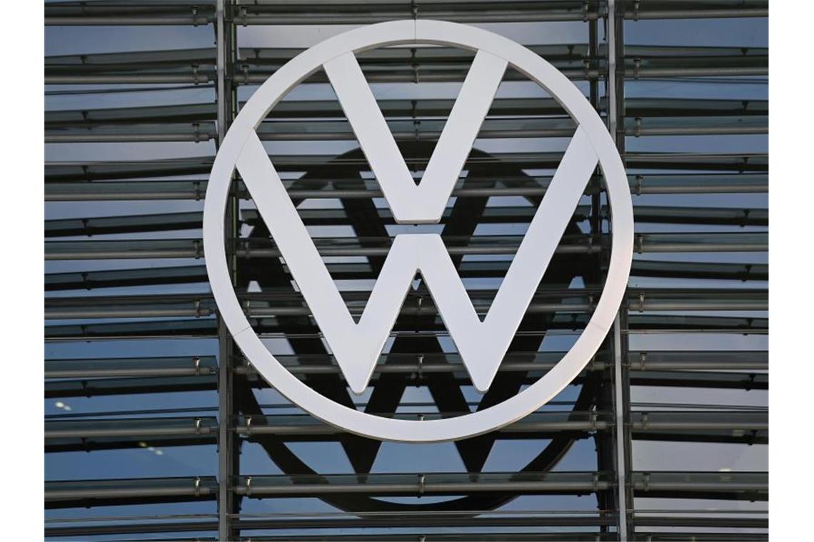 Ukraine-Krieg: VW-Konzern stoppt Russland-Geschäft Wegen des Kriegs in der Ukraine: Volkswagen setzt sein Russland-Geschäft aus. Foto: Swen Pförtner/dpa