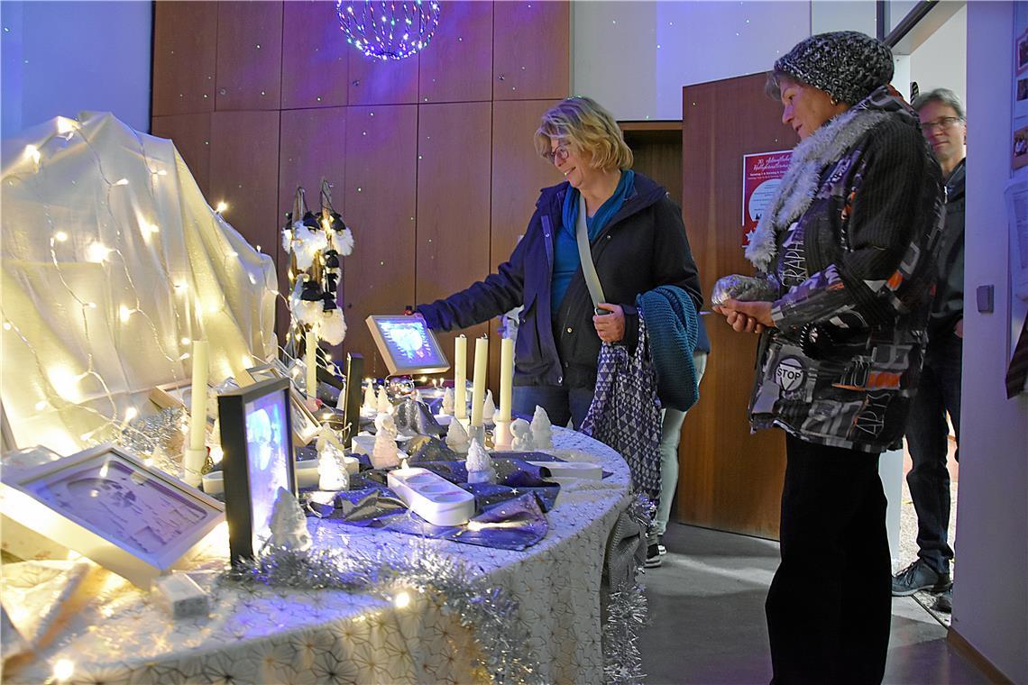 Weihnachtlicher Hobbykünstlermarkt in Althütte; Das Vorzimmer von Bürgermeister ...