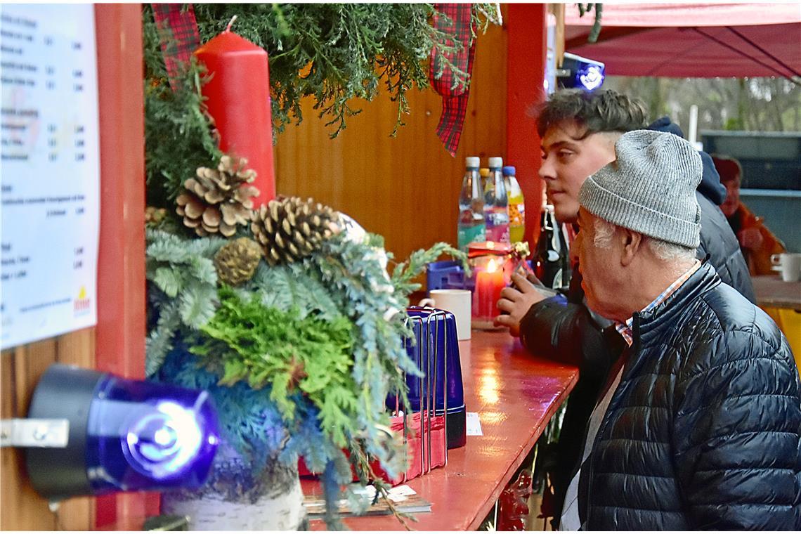 Weihnachtsmarkt Auenwald: Traditionelles Auenwalder Kesselgulasch, Heißgetränke ...