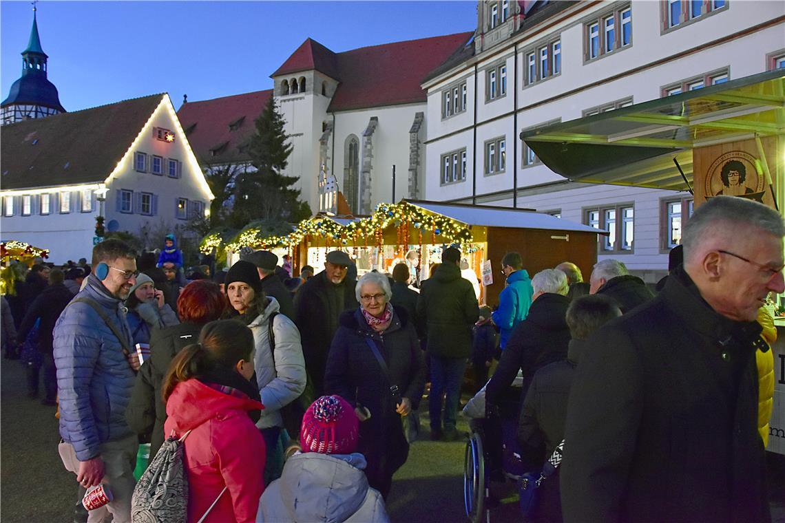 Weihnachtsstimmung auf dem Stiftshof. Foto: Tobias Sellmaier