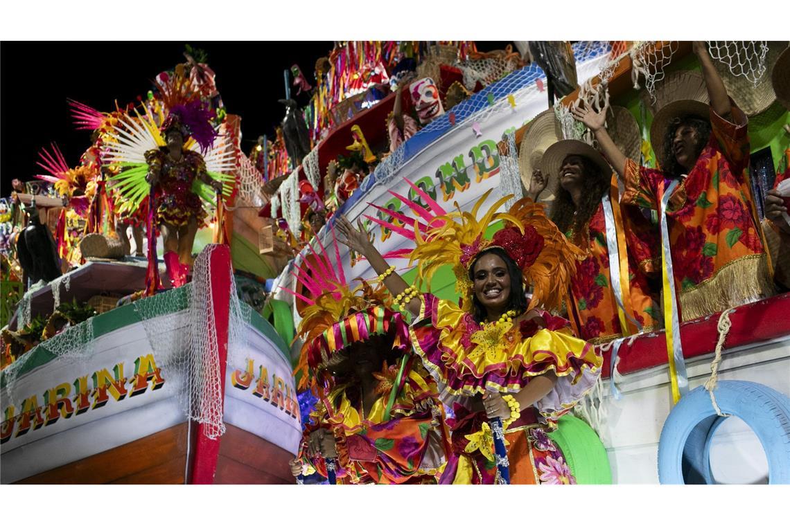 Weitere Impressionen des Karnevalsumzugs in Rio.