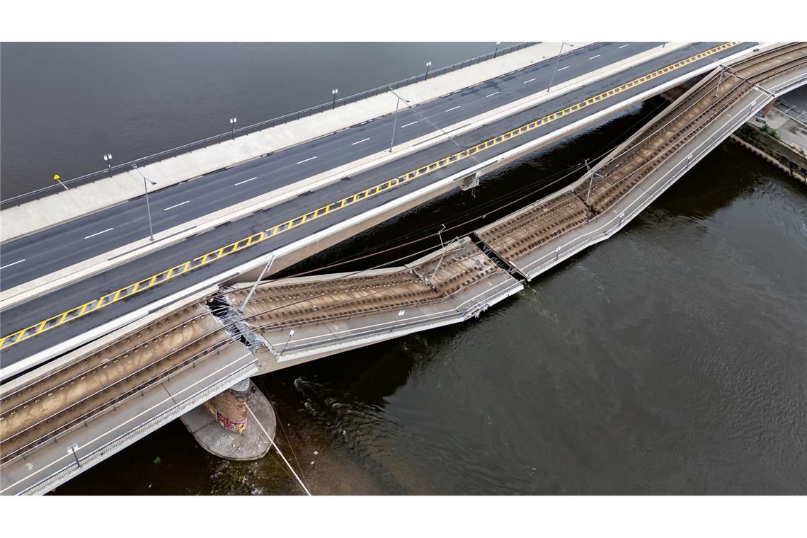 Weitere Teile der Brücke gelten als einsturzgefährdet.